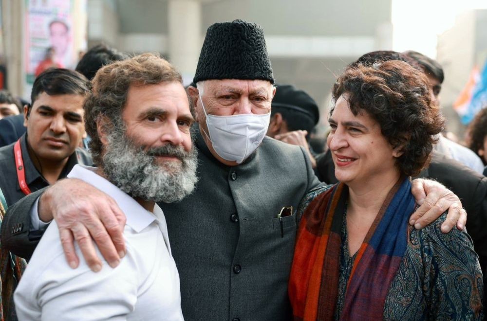Ghaziabad: Congress leader Rahul Gandhi greets National Conference leader Farooq Abdullah as party general secretary Priyanka Gandhi Vadra looks on during the 'Bharat Jodo Yatra', at Ghaziabad in Uttar Pradesh on Tuesday, January 03, 2023. (Photo: Twitter)